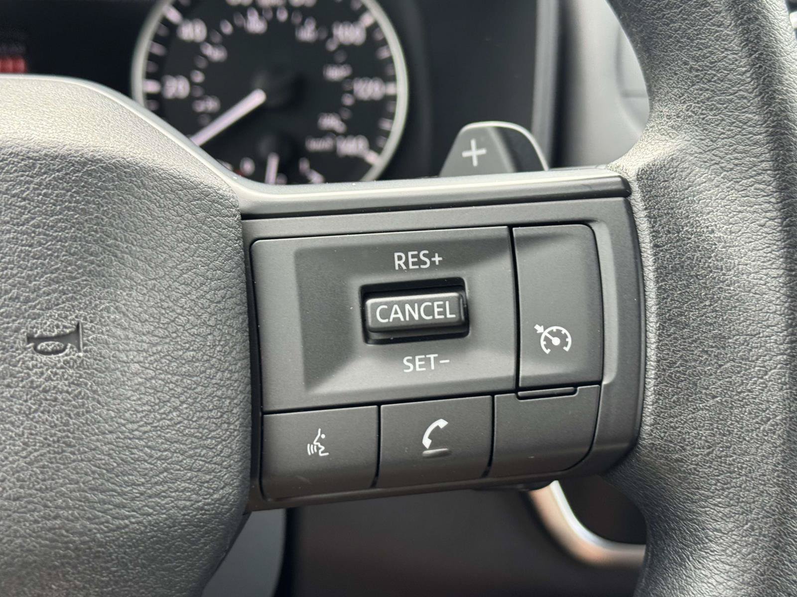Used 2025 Nissan Rogue S AWD/4WD image 23