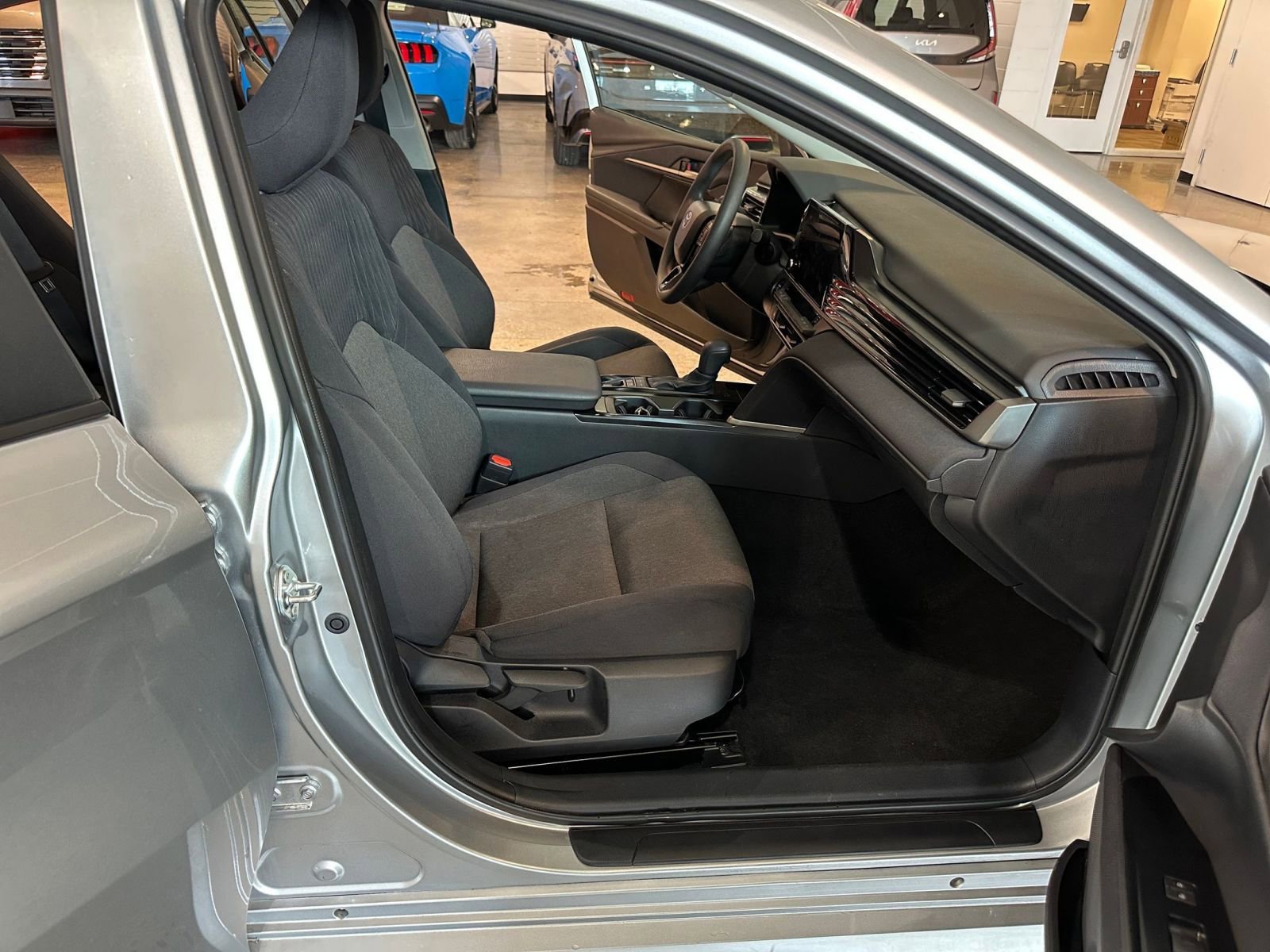 Used 2025 Toyota Camry LE FWD image 36
