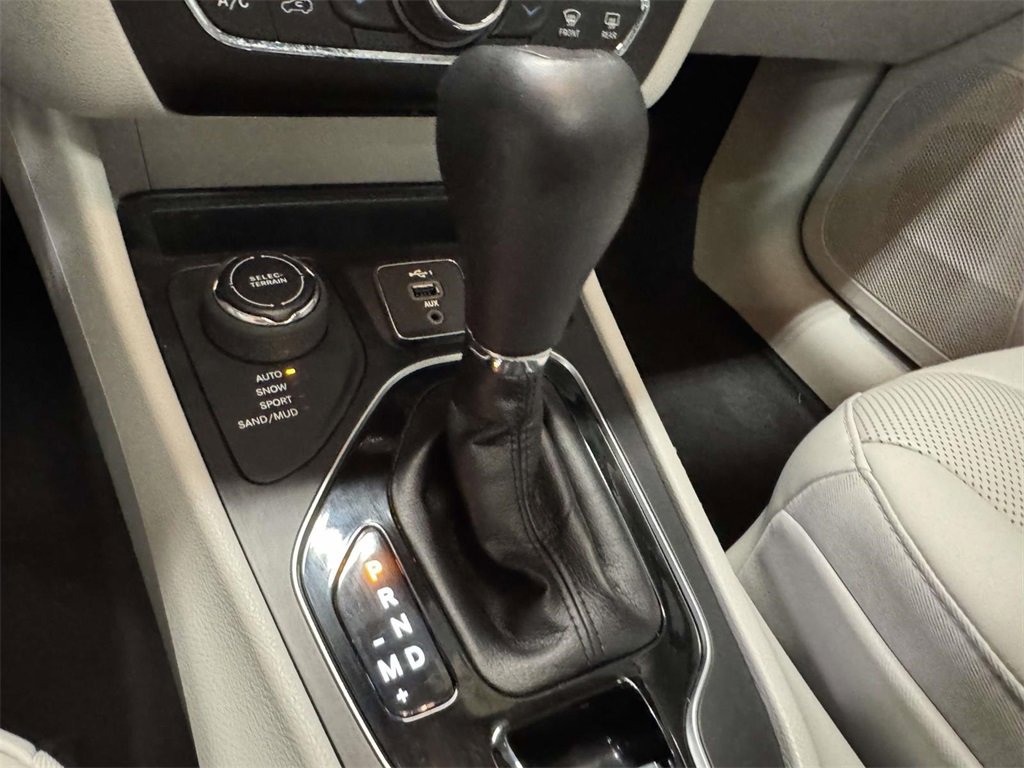 Used 2021 Jeep Cherokee Limited image 26