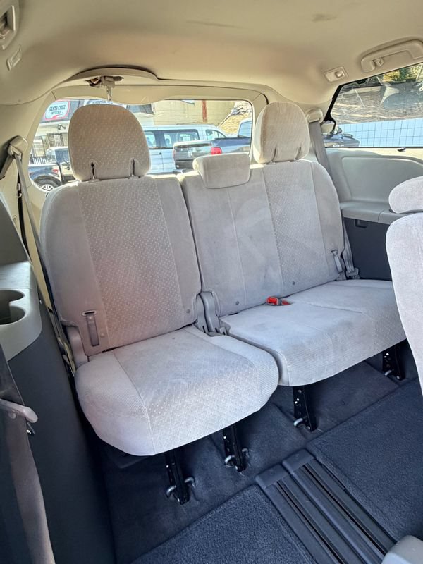 Used 2017 Toyota Sienna LE FWD image 16