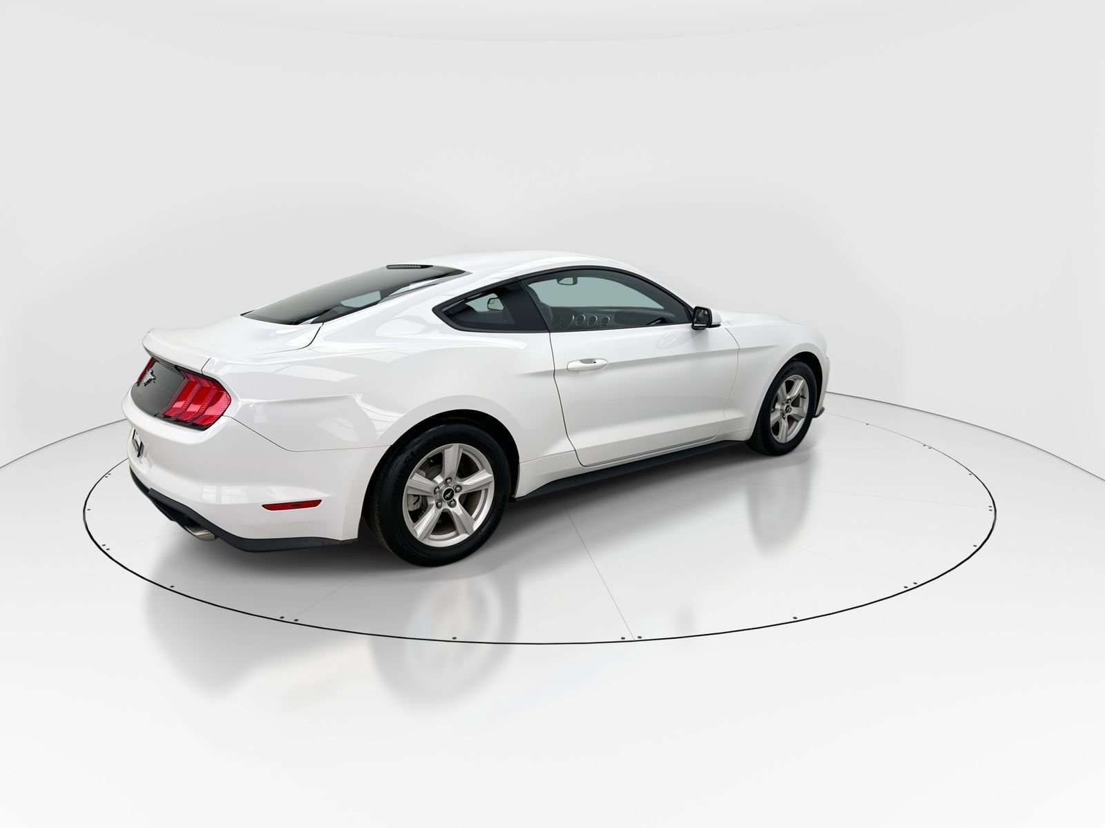 Used 2018 Ford Mustang EcoBoost image 8