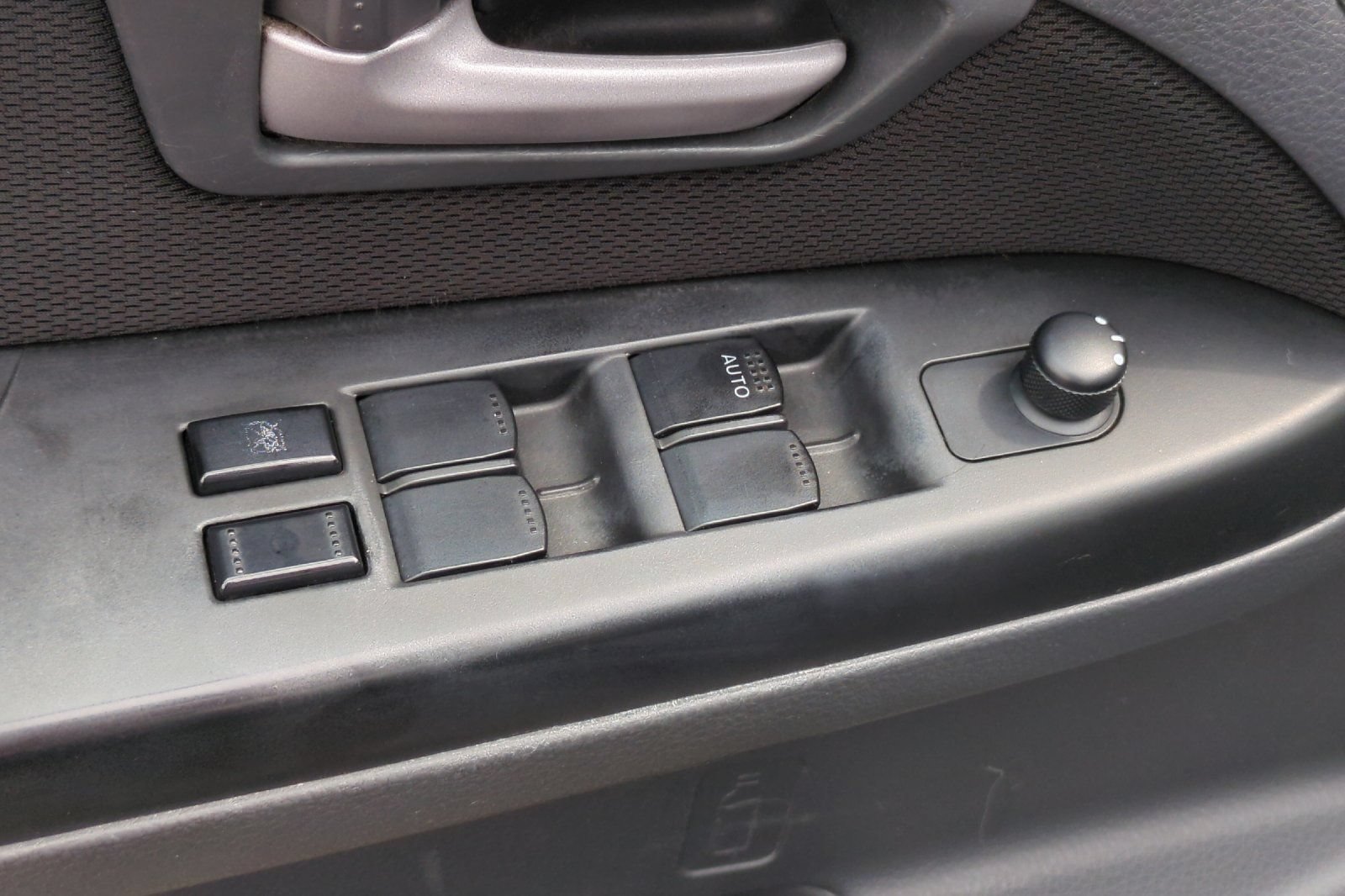 Used 2009 Suzuki SX4 AWD Hatchback w/ Touring Pkg image 11