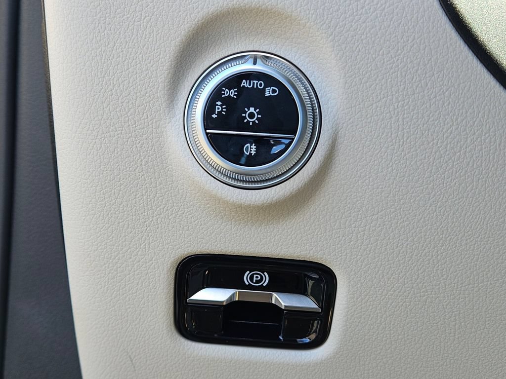 New 2026 Mercedes-Benz C 300 4MATIC Sedan image 21