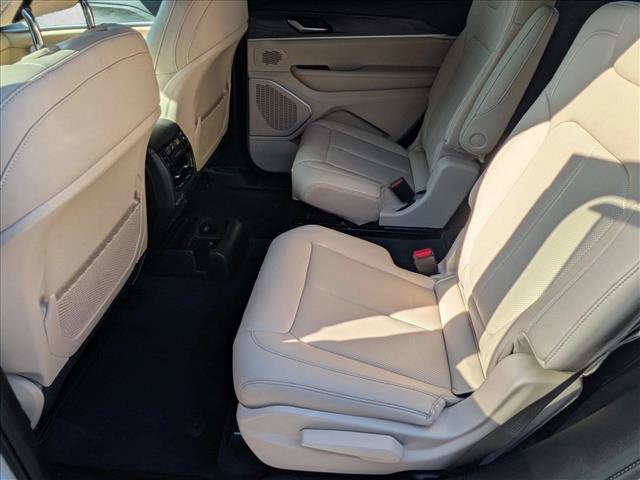 Used 2023 Jeep Grand Cherokee L Limited w/ Luxury Tech Group II RWD image 18