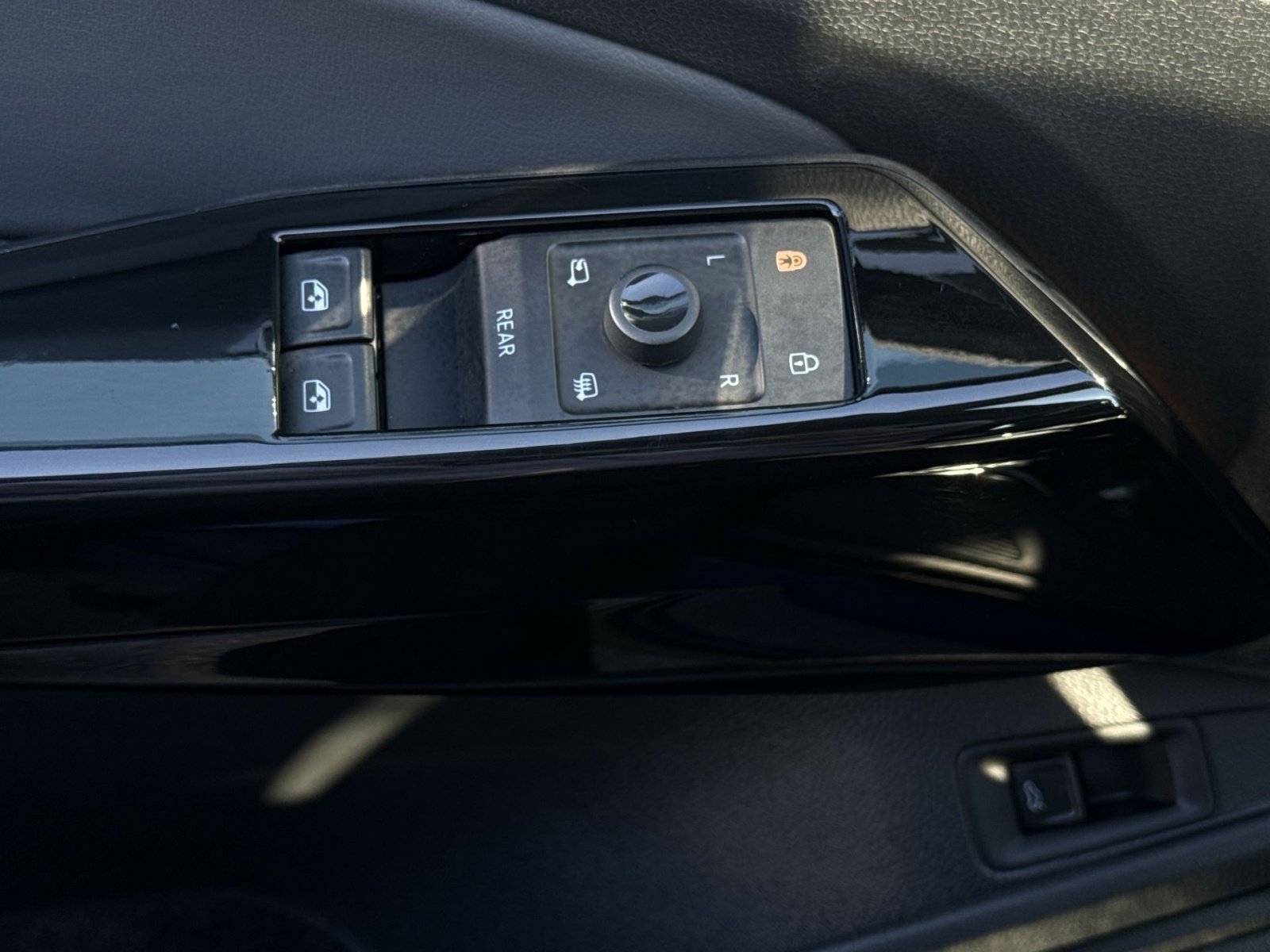 Used 2021 Volkswagen ID.4 Pro S w/ ID.4 Protection Package (IPT) image 15