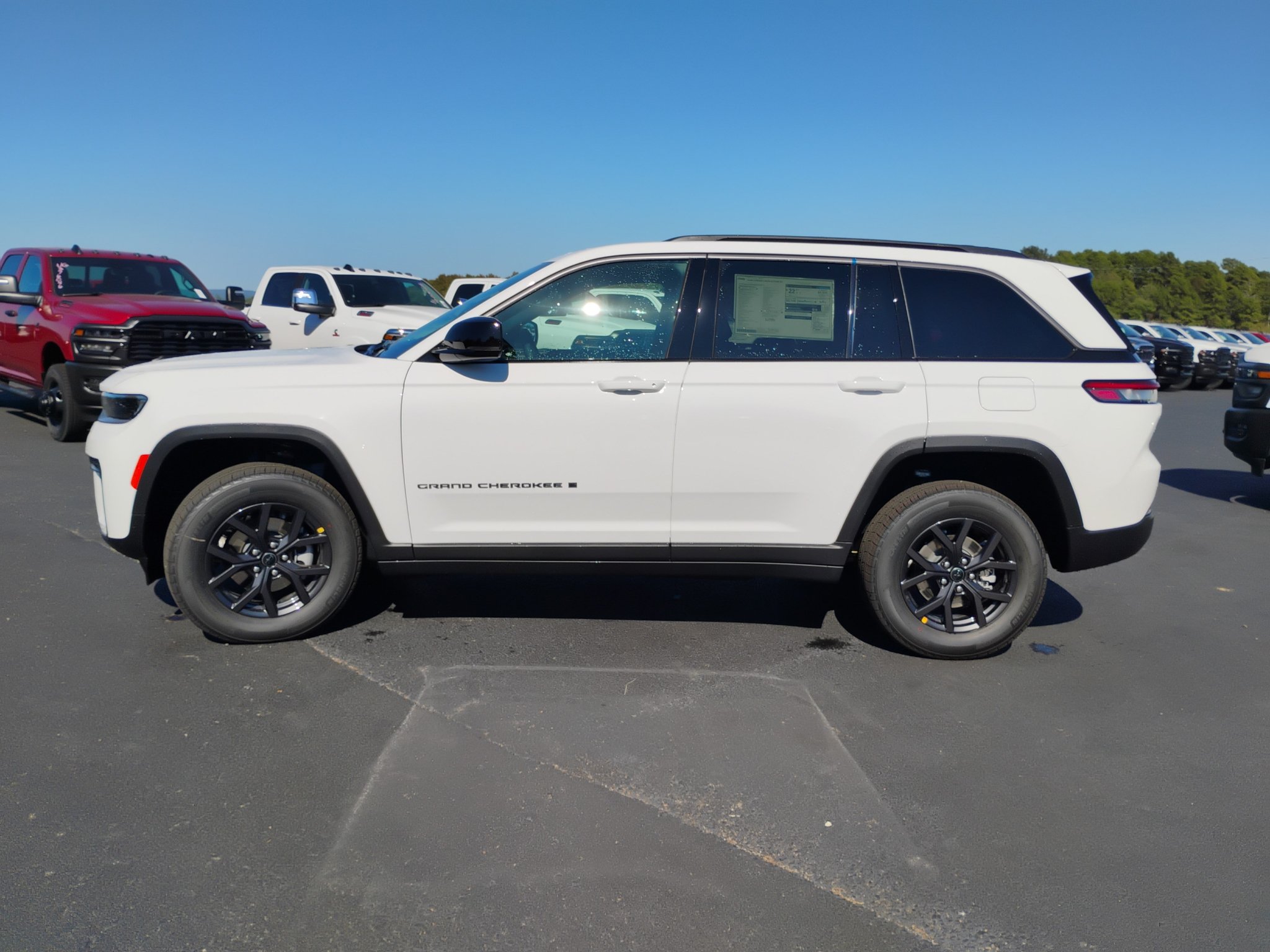 New 2027 Jeep Grand Cherokee Altitude AWD/4WD image 8