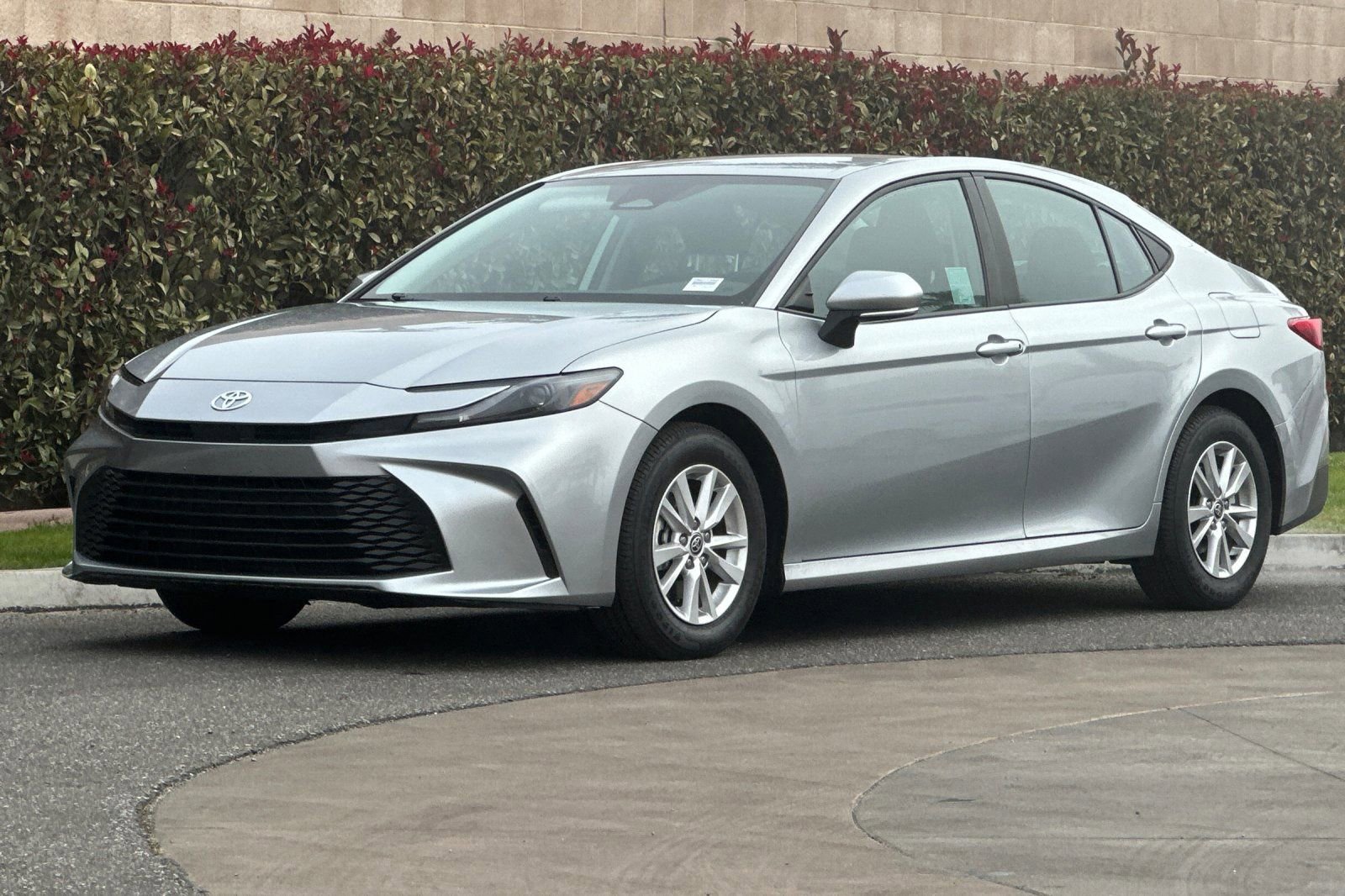 Used 2025 Toyota Camry LE image 8