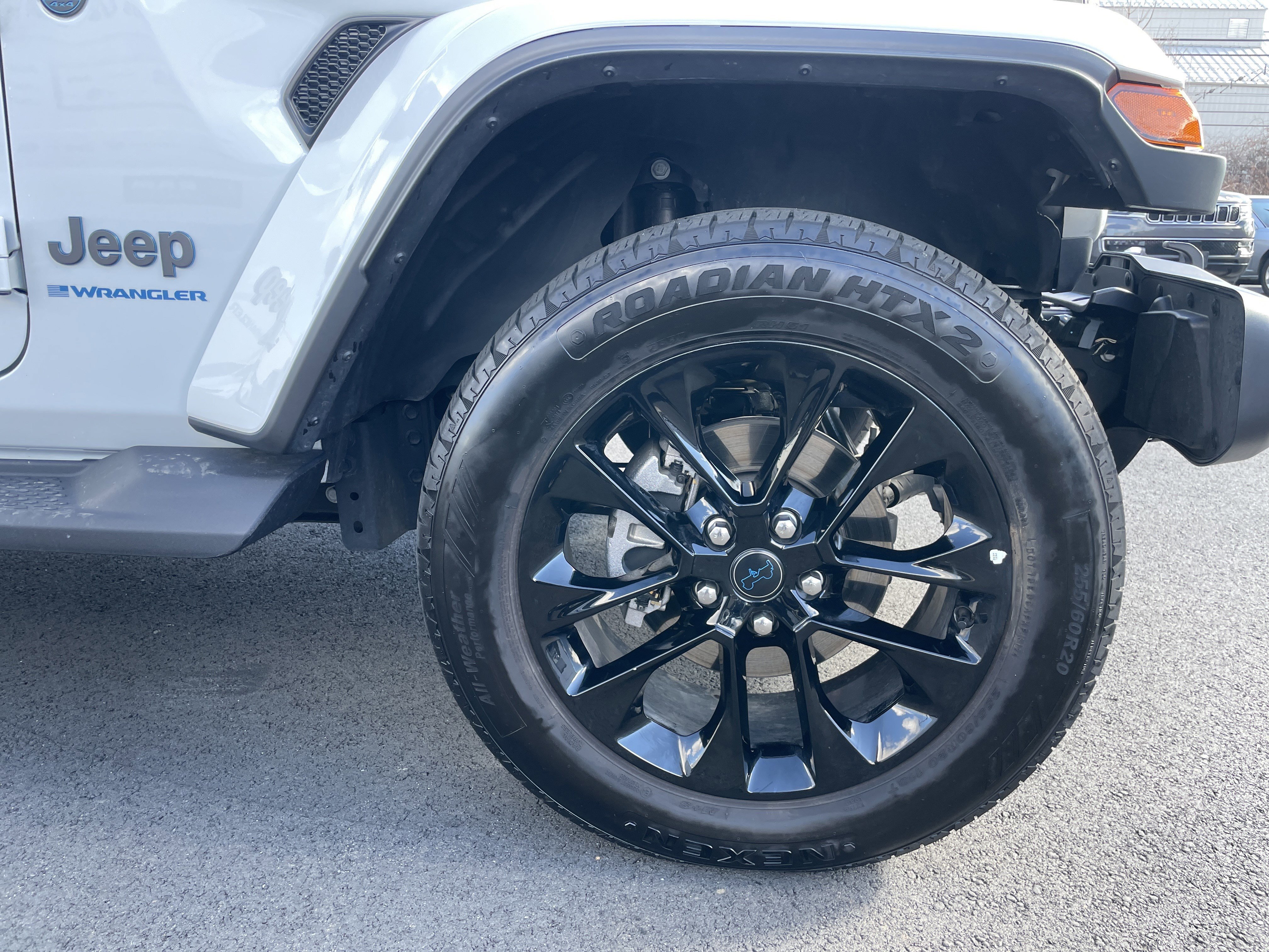 Used 2025 Jeep Wrangler Sahara image 7