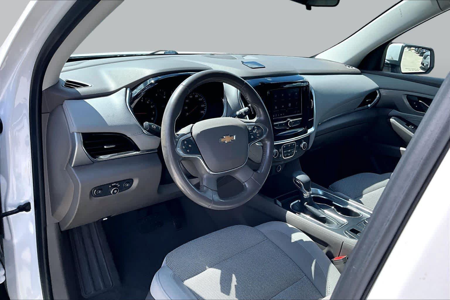 Used 2021 Chevrolet Traverse LT FWD image 16