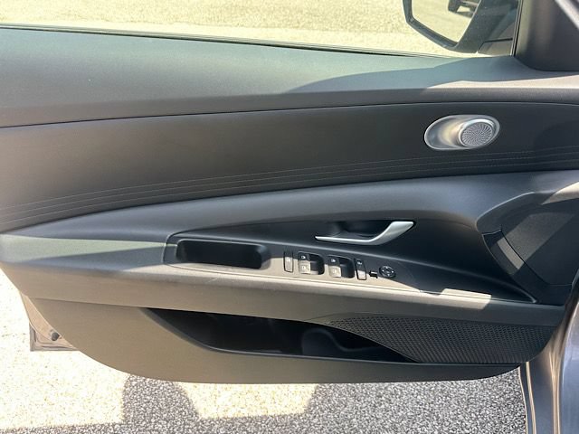 Used 2024 Hyundai Elantra SE FWD image 16