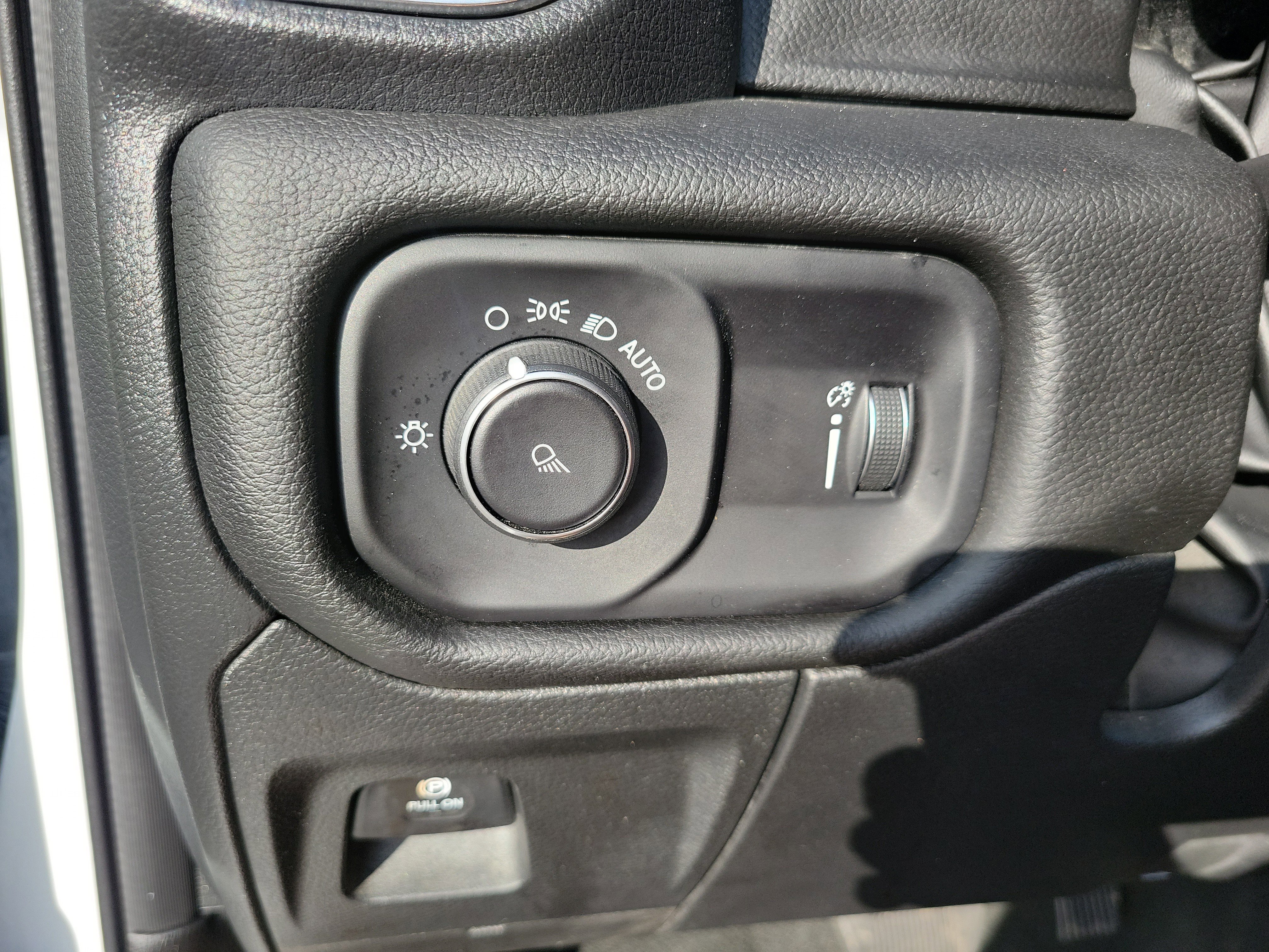 Used 2024 RAM 1500 Laramie image 39