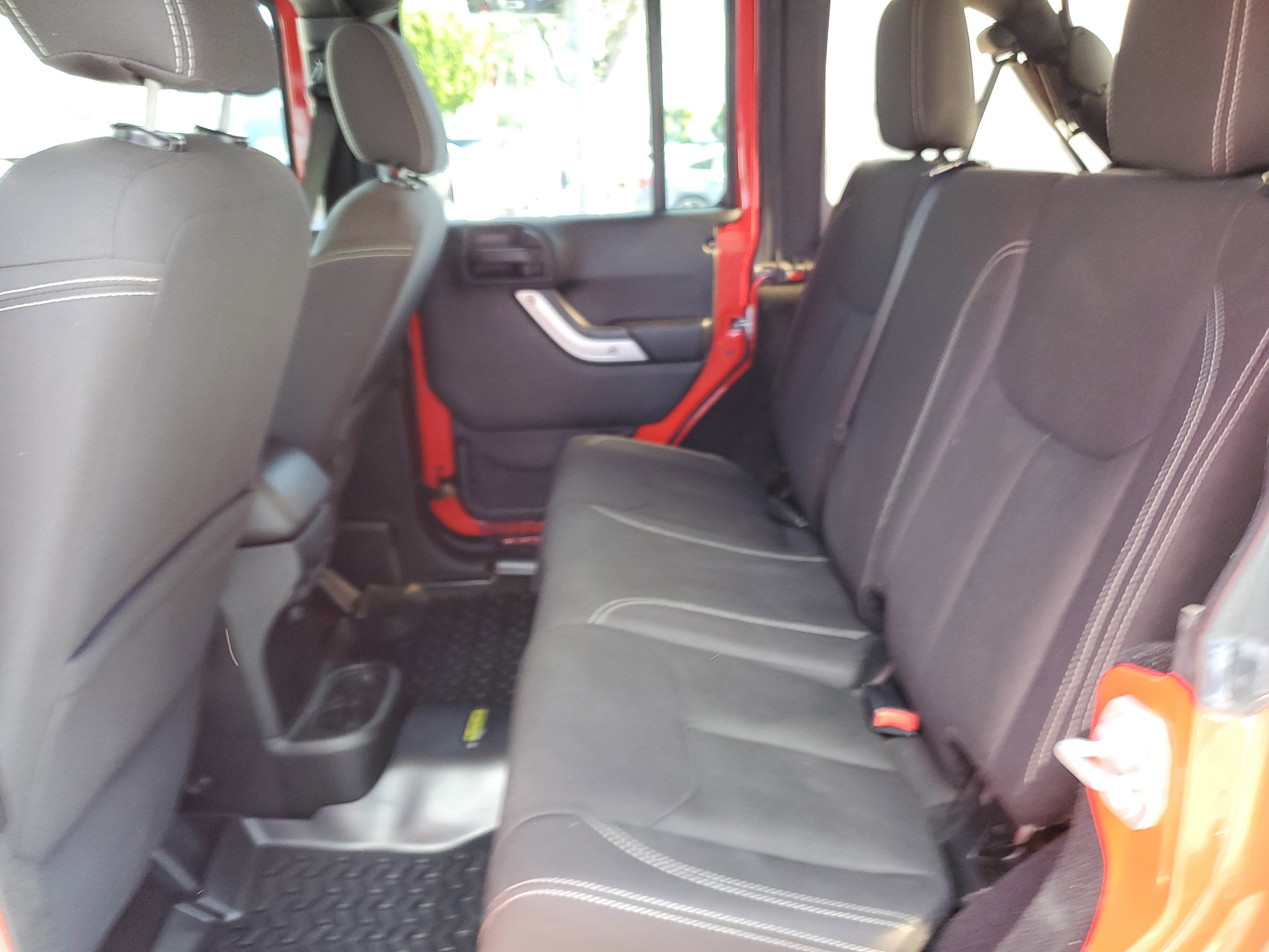 Used 2017 Jeep Wrangler Unlimited Sahara w/ Connectivity Group image 13