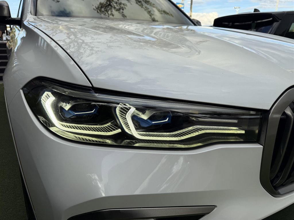 Used 2020 BMW X7 M50i w/ Executive Package image 9