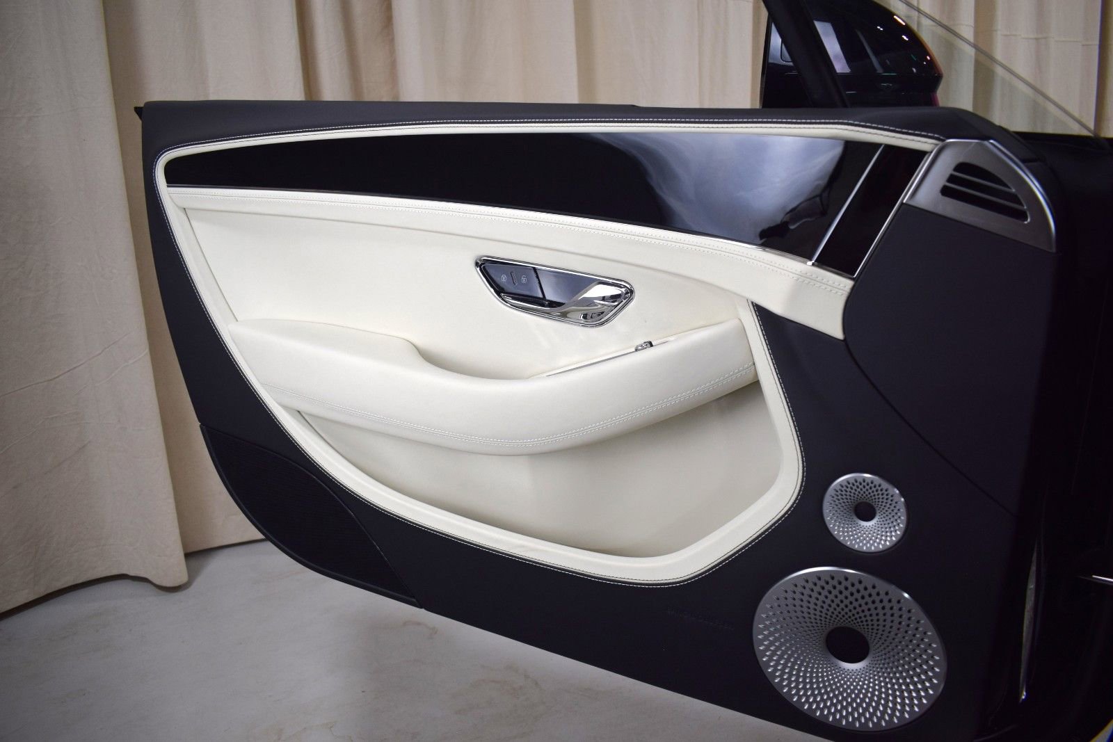 New 2025 Bentley Continental GTC AWD/4WD image 37