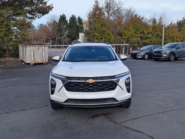 Used 2024 Chevrolet Trax LT image 2