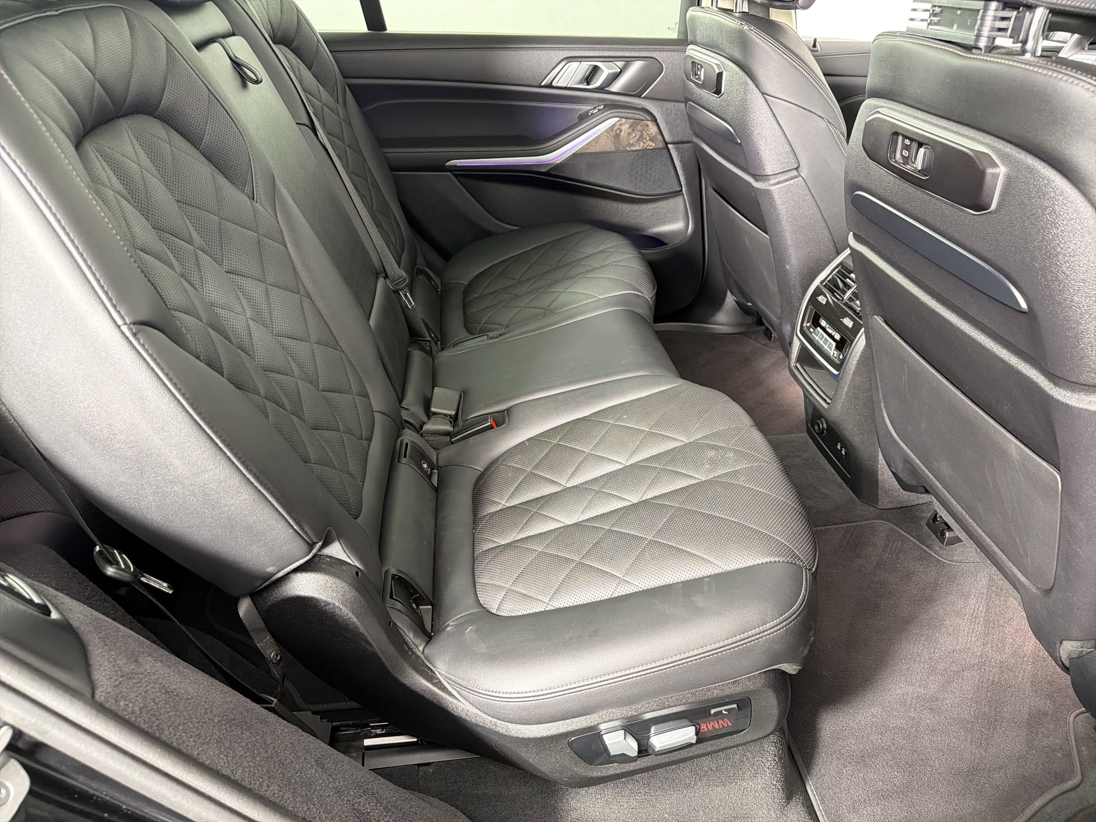 Used 2024 BMW X7 xDrive40i w/ Climate Comfort Package AWD/4WD image 29