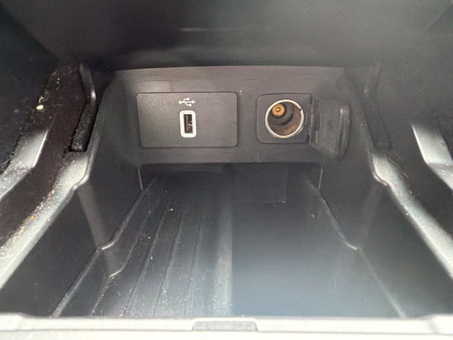 Used 2018 Ford Explorer XLT w/ Equipment Group 202A FWD image 38
