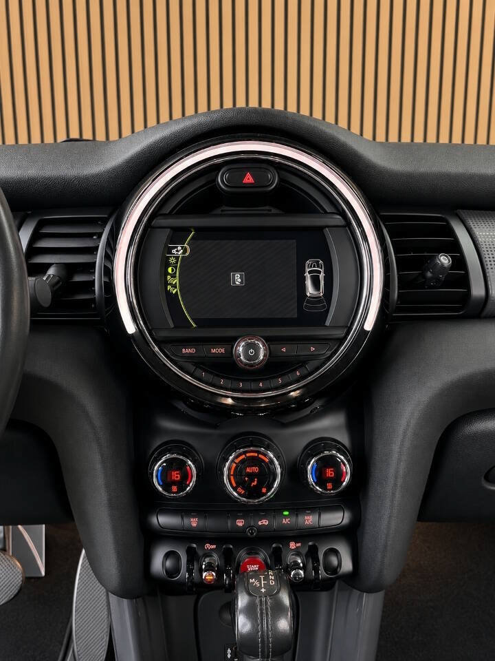 Used 2018 MINI Cooper 2-Door Hardtop FWD image 7