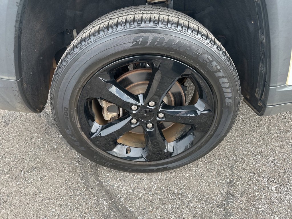 Used 2023 Jeep Grand Cherokee L Laredo image 10