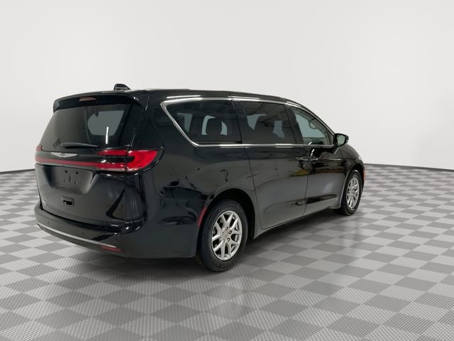 Used 2024 Chrysler Pacifica Touring-L FWD image 11