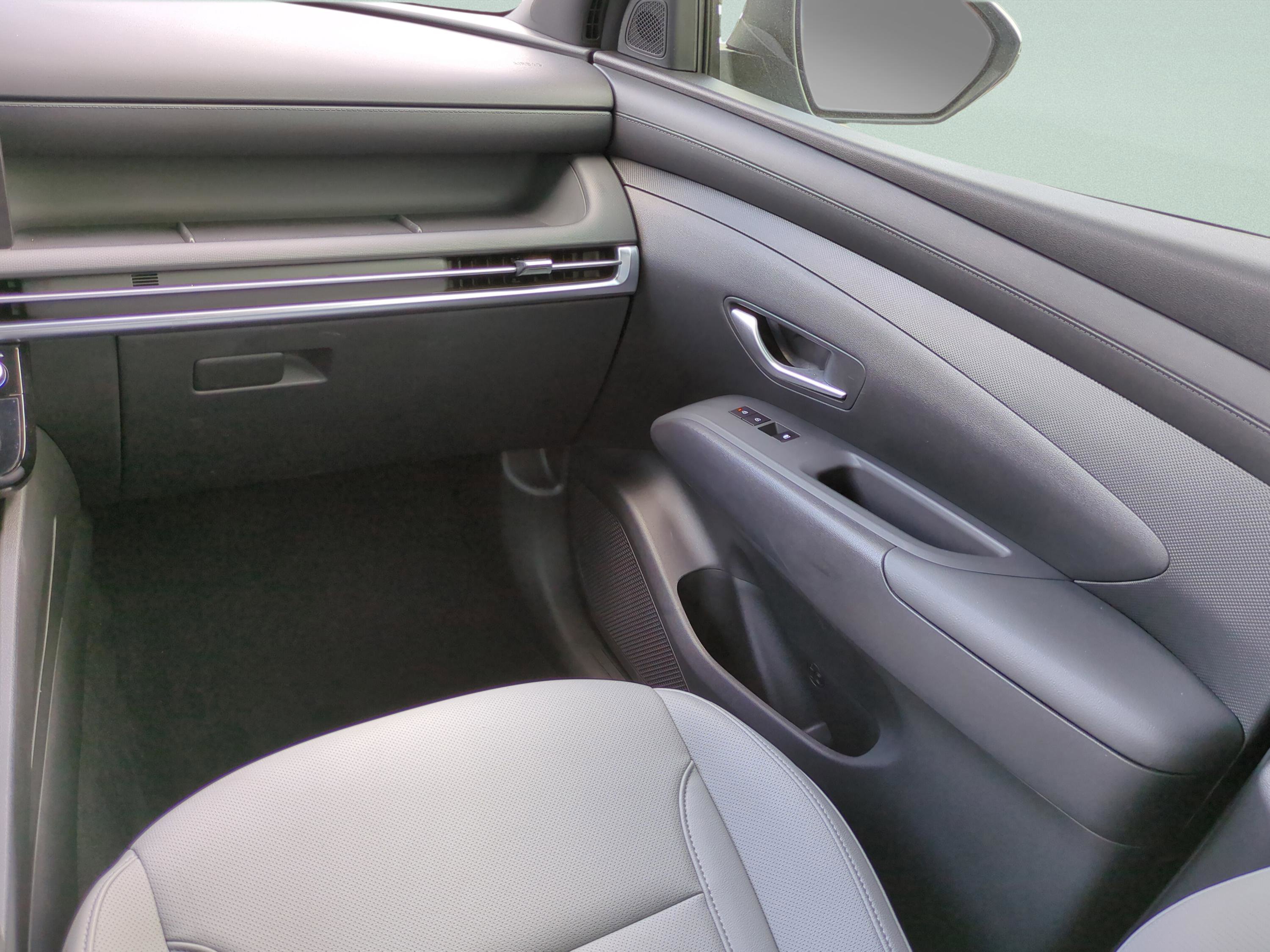 Certified 2025 Hyundai Santa Cruz SEL image 16