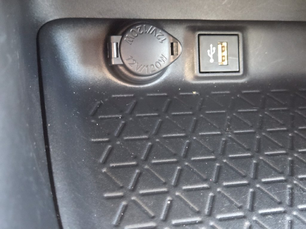 Used 2023 Toyota RAV4 XLE w/ Convenience Package FWD image 17
