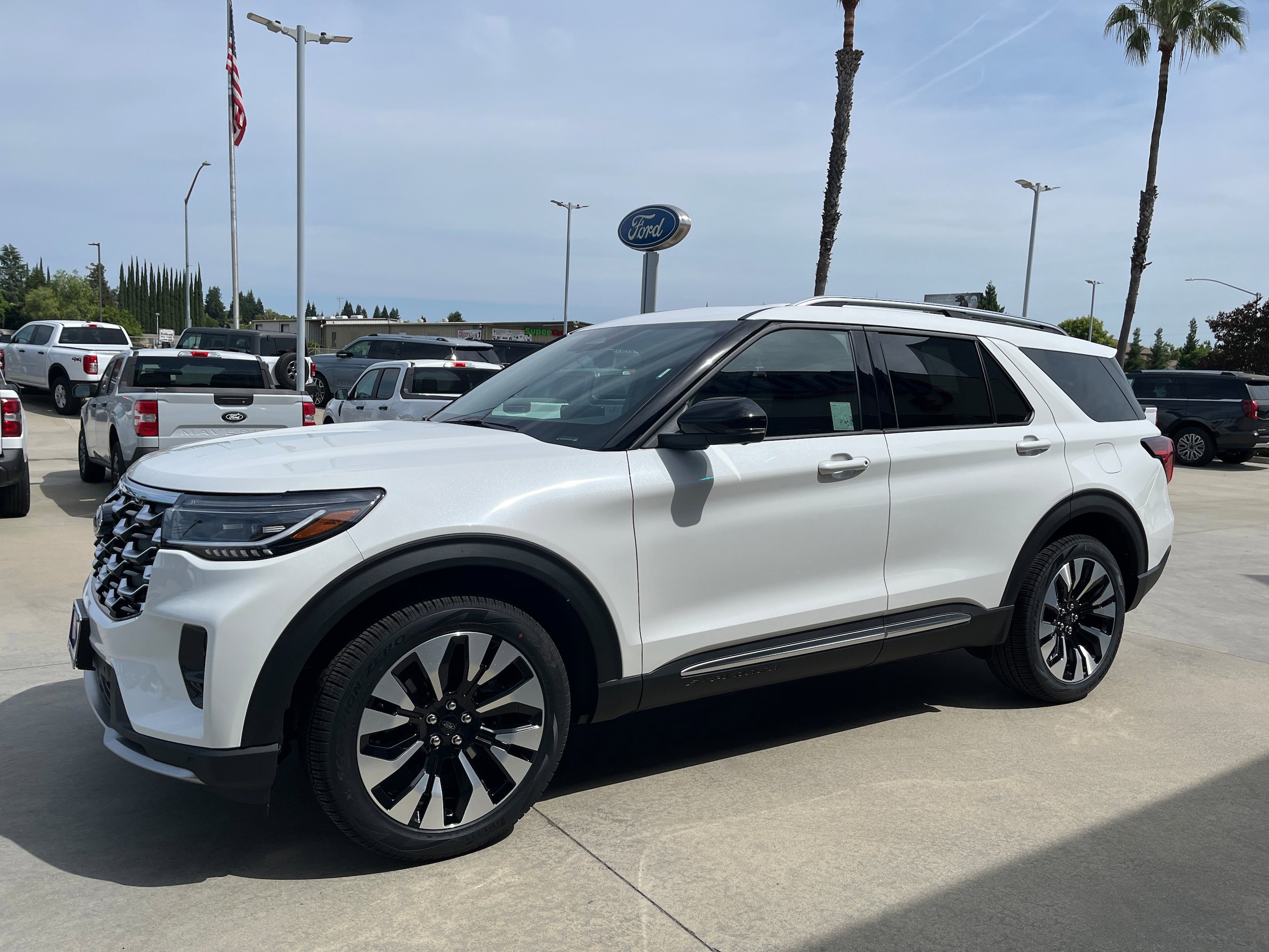 New 2026 Ford Explorer Platinum w/ LUX Leather Package AWD/4WD image 1