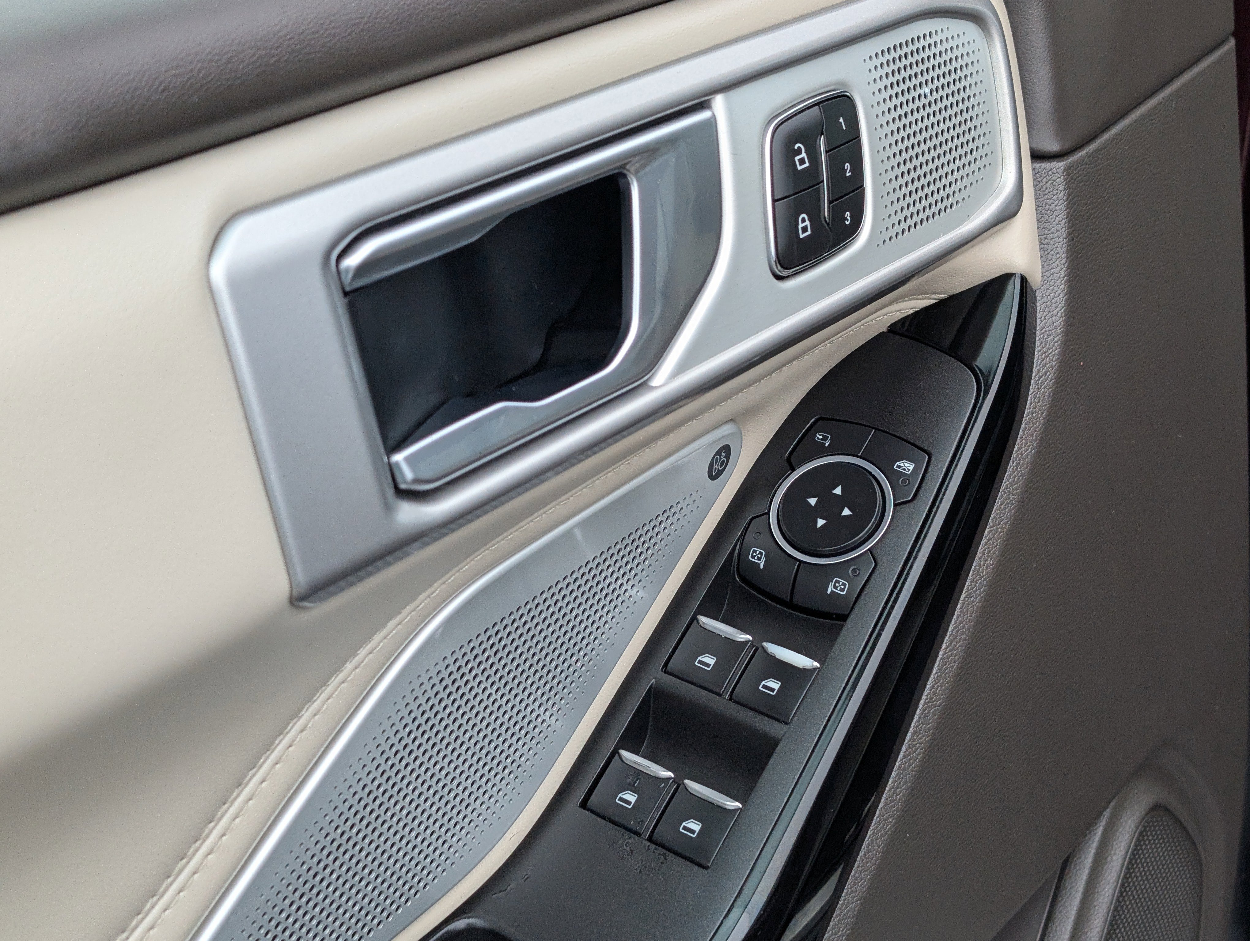 Used 2022 Ford Explorer Platinum w/ Equipment Group 601A image 18