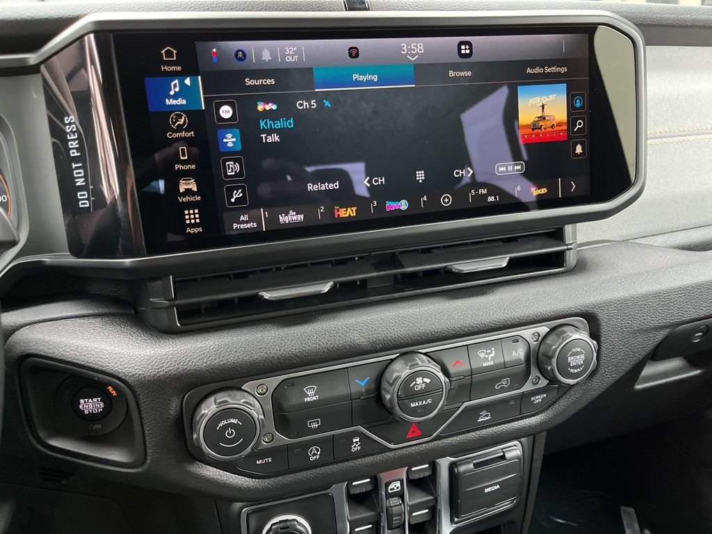 New 2026 Jeep Gladiator Sport AWD/4WD image 27