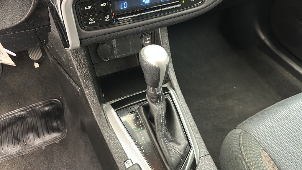 Used 2017 Toyota Corolla LE FWD image 17