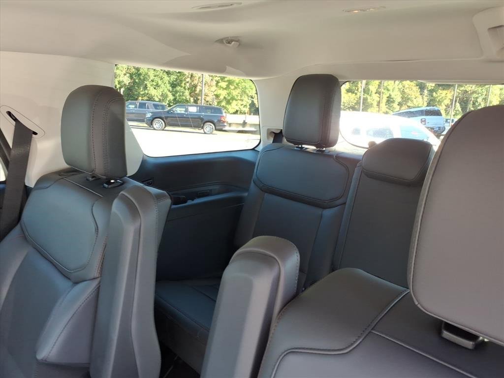 New 2025 Ford Expedition Active image 9