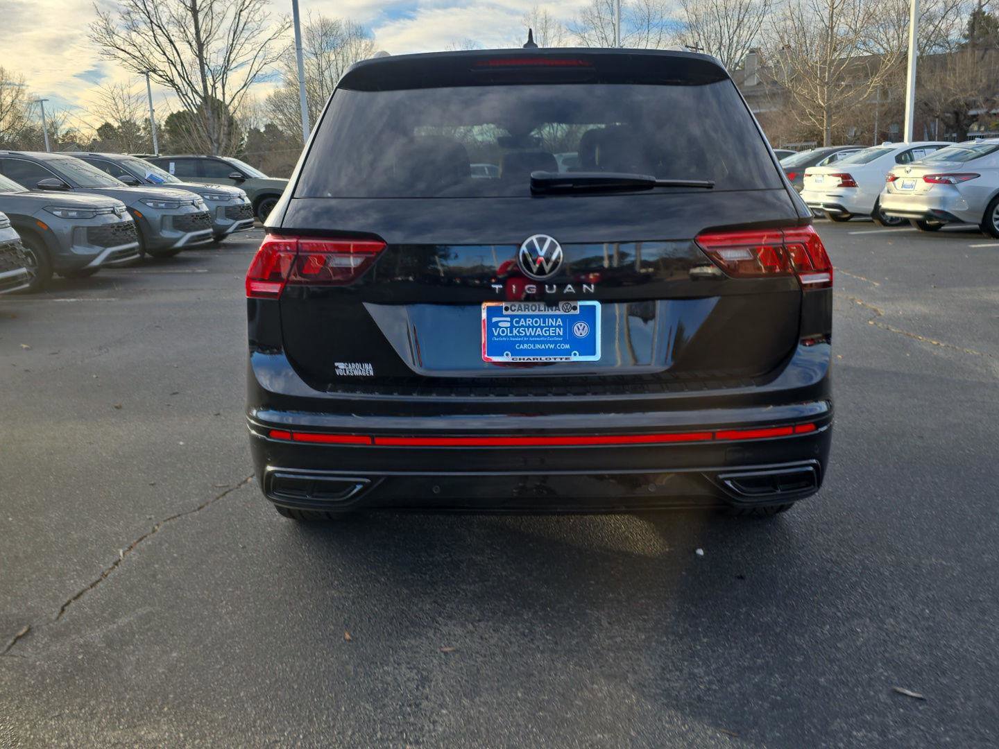 Used 2023 Volkswagen Tiguan SE R-Line image 6