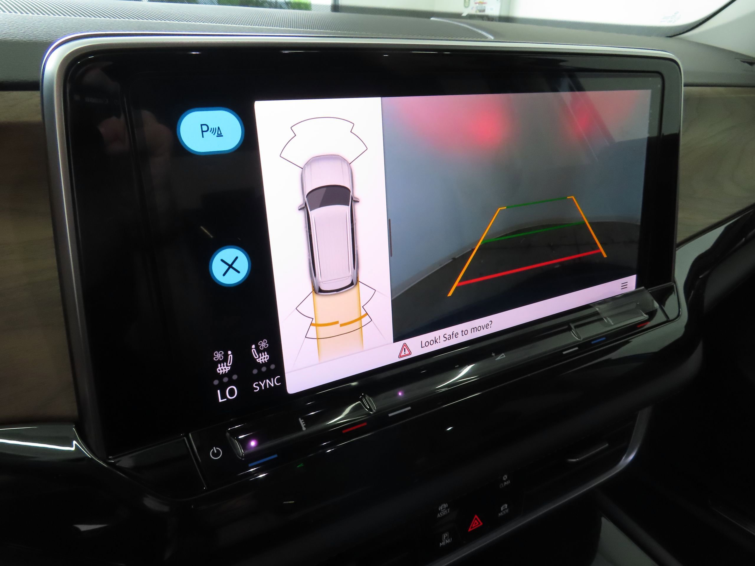 New 2025 Volkswagen Atlas SE FWD image 19