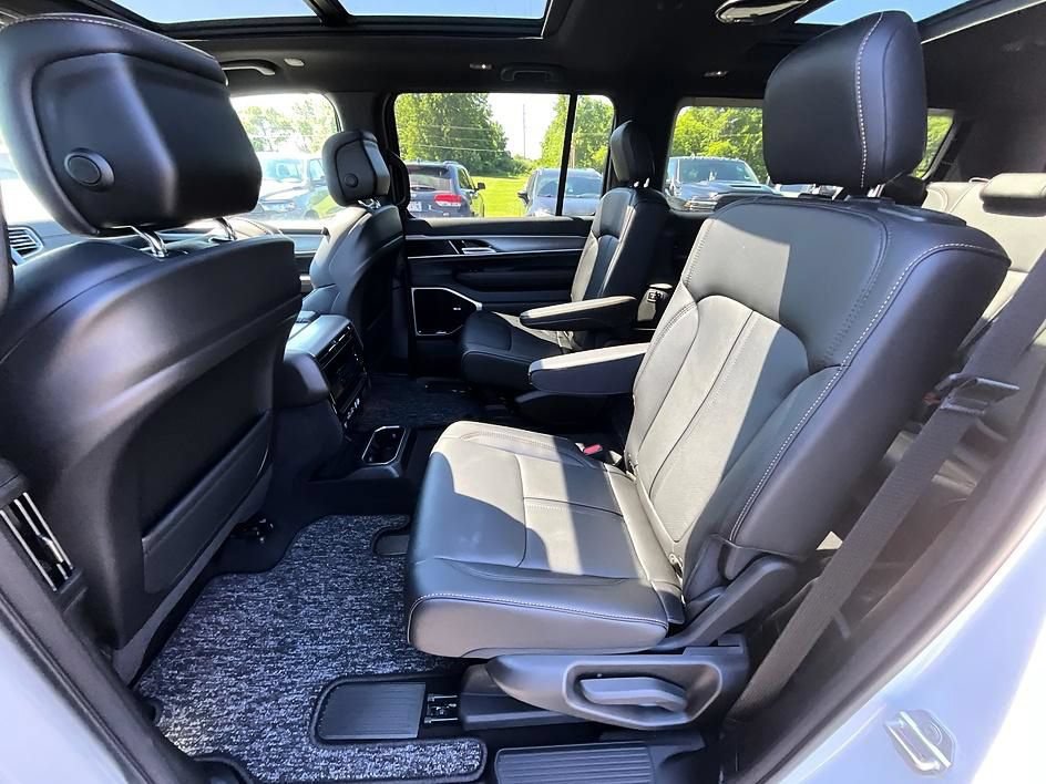 New 2026 Jeep Grand Wagoneer L 4WD image 31