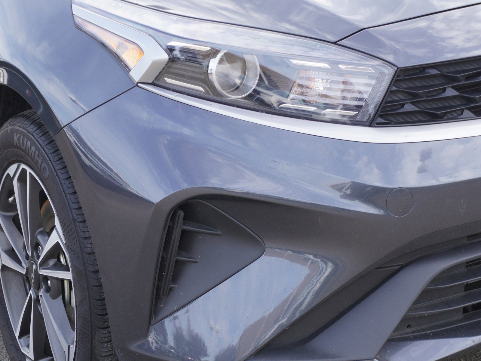 Used 2024 Kia Forte LXS image 3