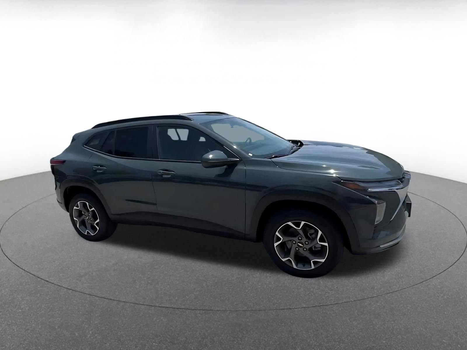 Used 2025 Chevrolet Trax LT w/ LT Convenience Package FWD video 2
