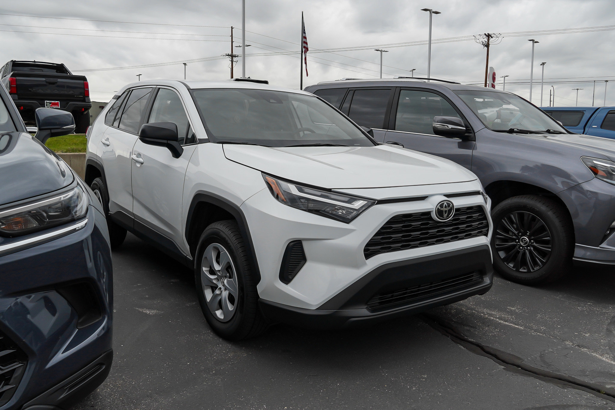 Certified 2023 Toyota RAV4 LE AWD/4WD image 2