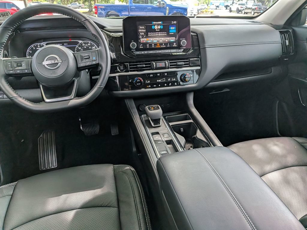 Used 2025 Nissan Pathfinder SV FWD image 34