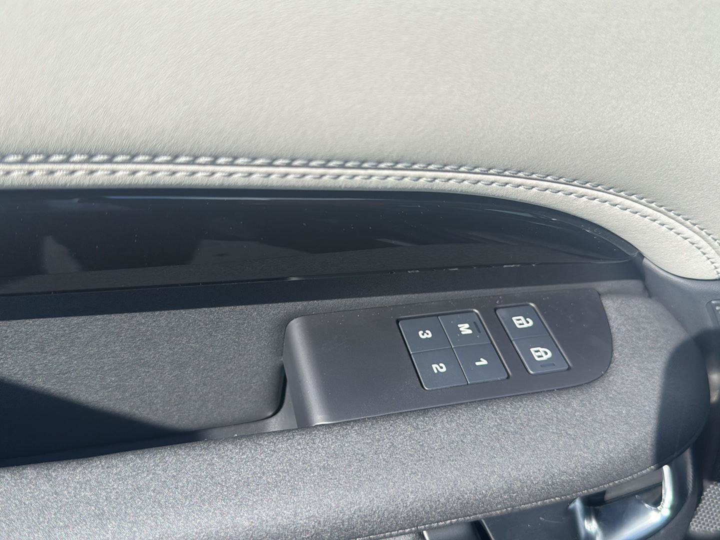 New 2026 Land Rover Discovery S AWD/4WD image 26