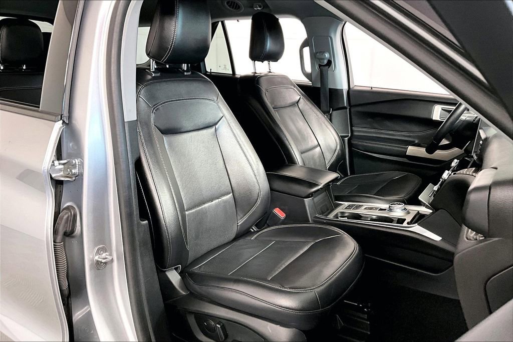 Used 2022 Ford Explorer Limited w/ Equipment Group 301A image 7