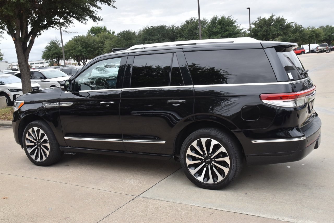 Used 2024 Lincoln Navigator Reserve AWD/4WD image 11