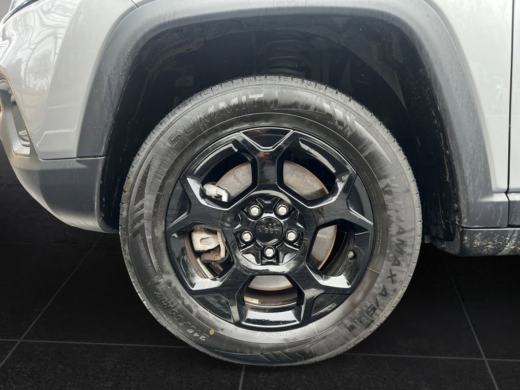 Used 2024 Jeep Compass Trailhawk image 9