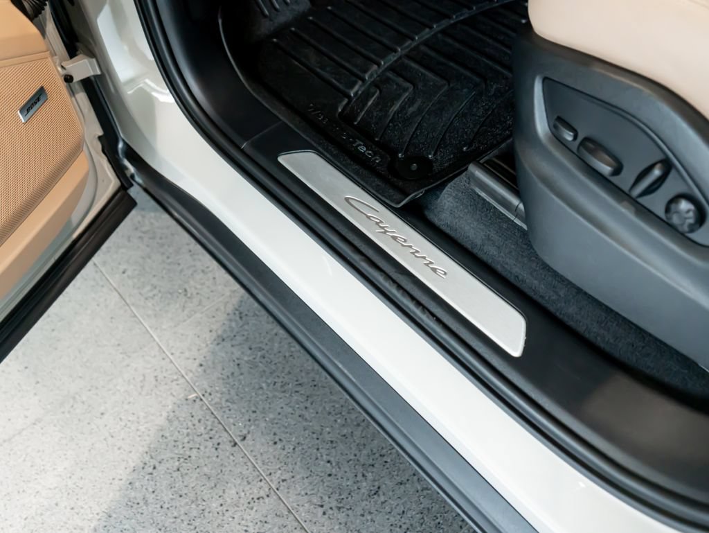 Certified 2025 Porsche Cayenne AWD/4WD image 15