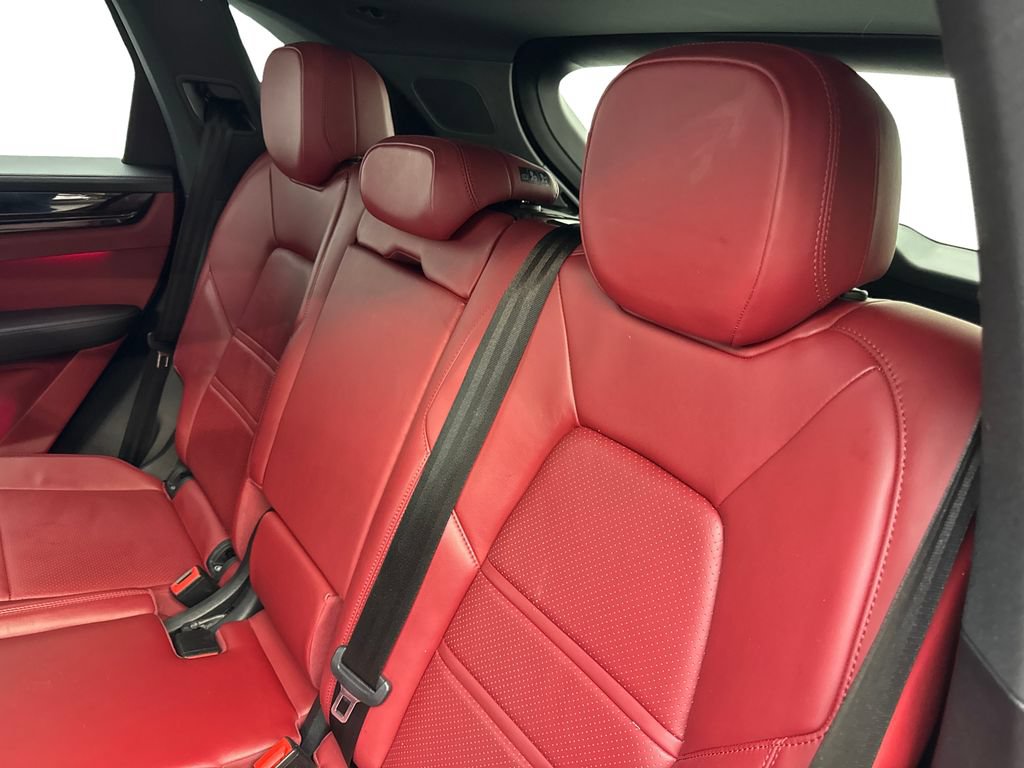Used 2022 Porsche Cayenne w/ Premium Package AWD/4WD image 34