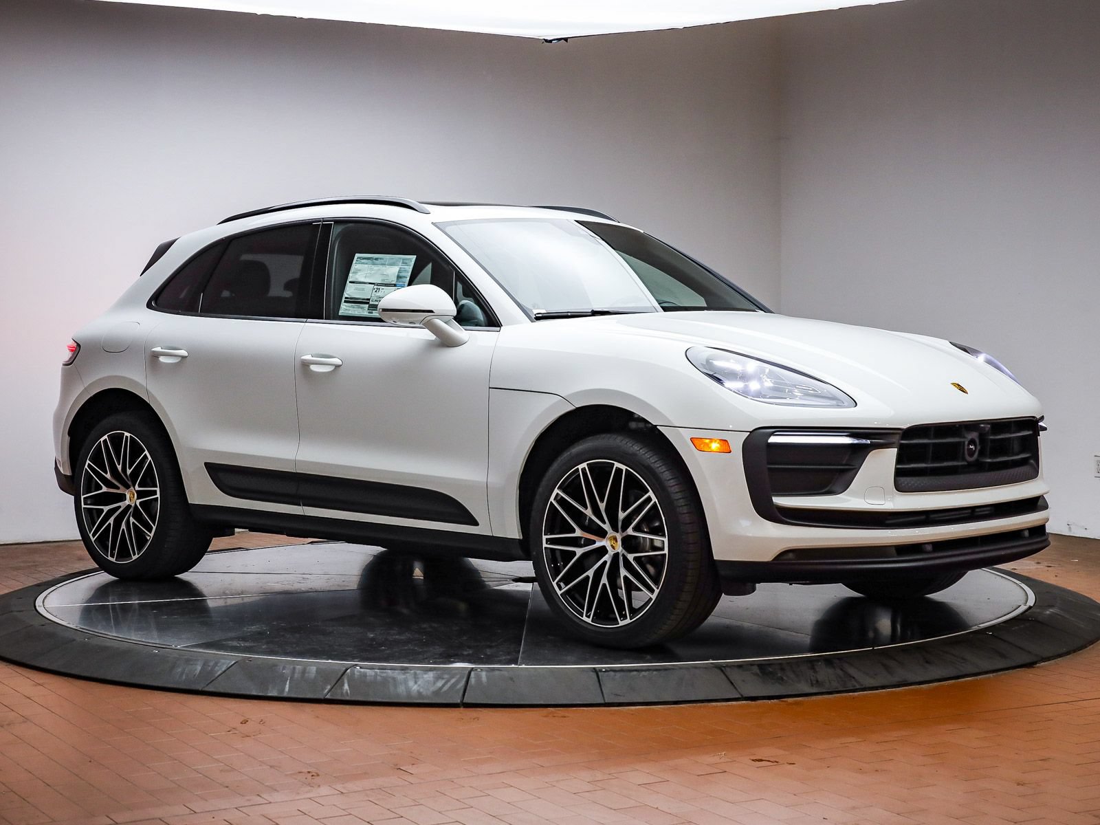 Certified 2026 Porsche Macan AWD/4WD image 15
