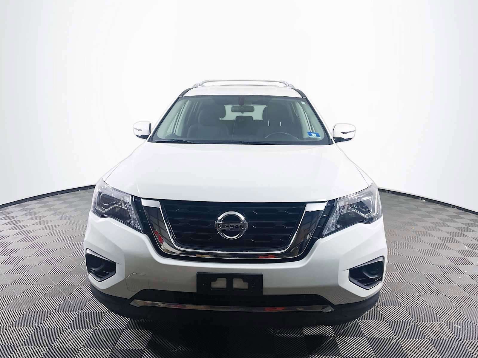 Used 2020 Nissan Pathfinder S image 2
