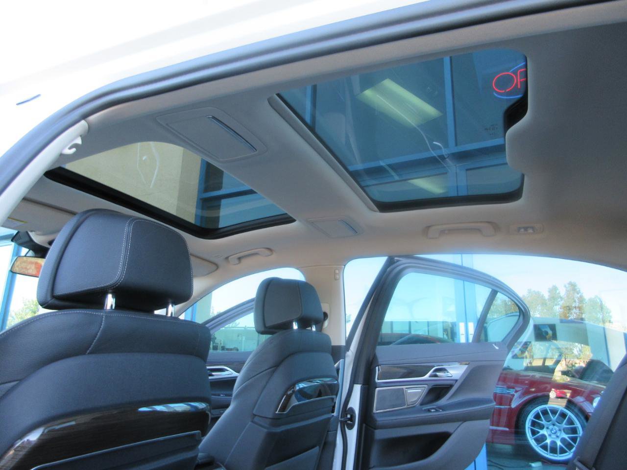 Used 2022 BMW 740i image 42