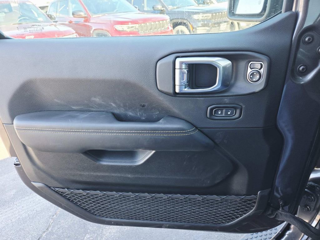 Used 2025 Jeep Wrangler Unlimited Sahara image 35