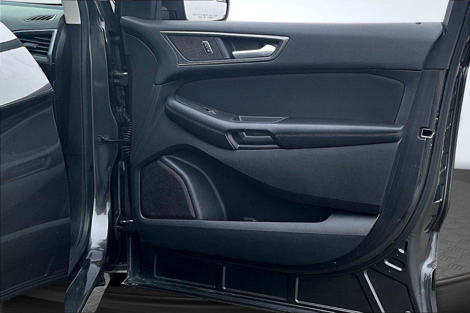 Used 2015 Ford Edge SE image 23