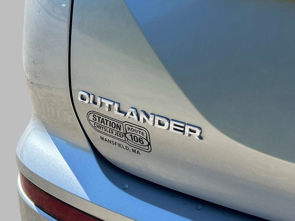 Used 2025 Mitsubishi Outlander SEL AWD/4WD image 14